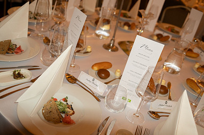 Gala večeře pro Evropu 2 v Břevnovském klášteře